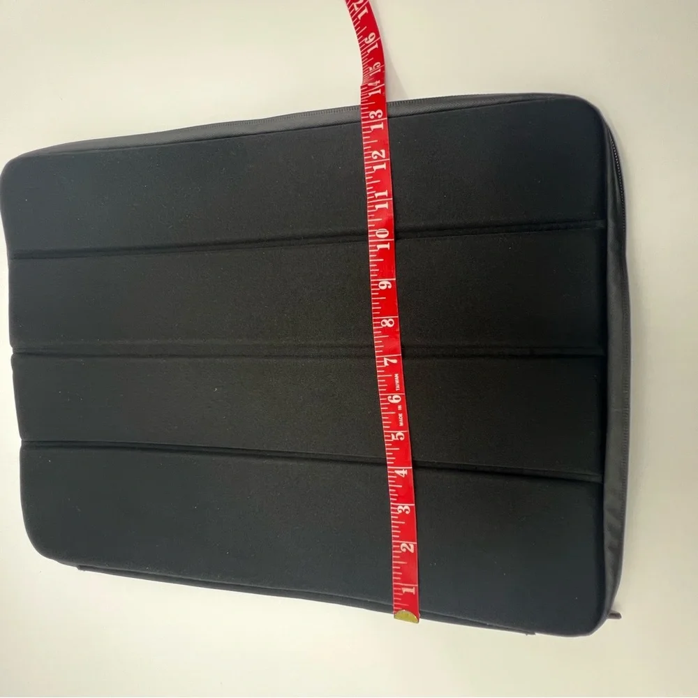 Solo Black Protective Tablet Sleeve